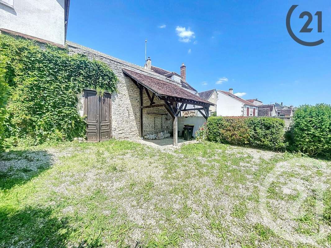 Maison à SAINT-BRIS-LE-VINEUX