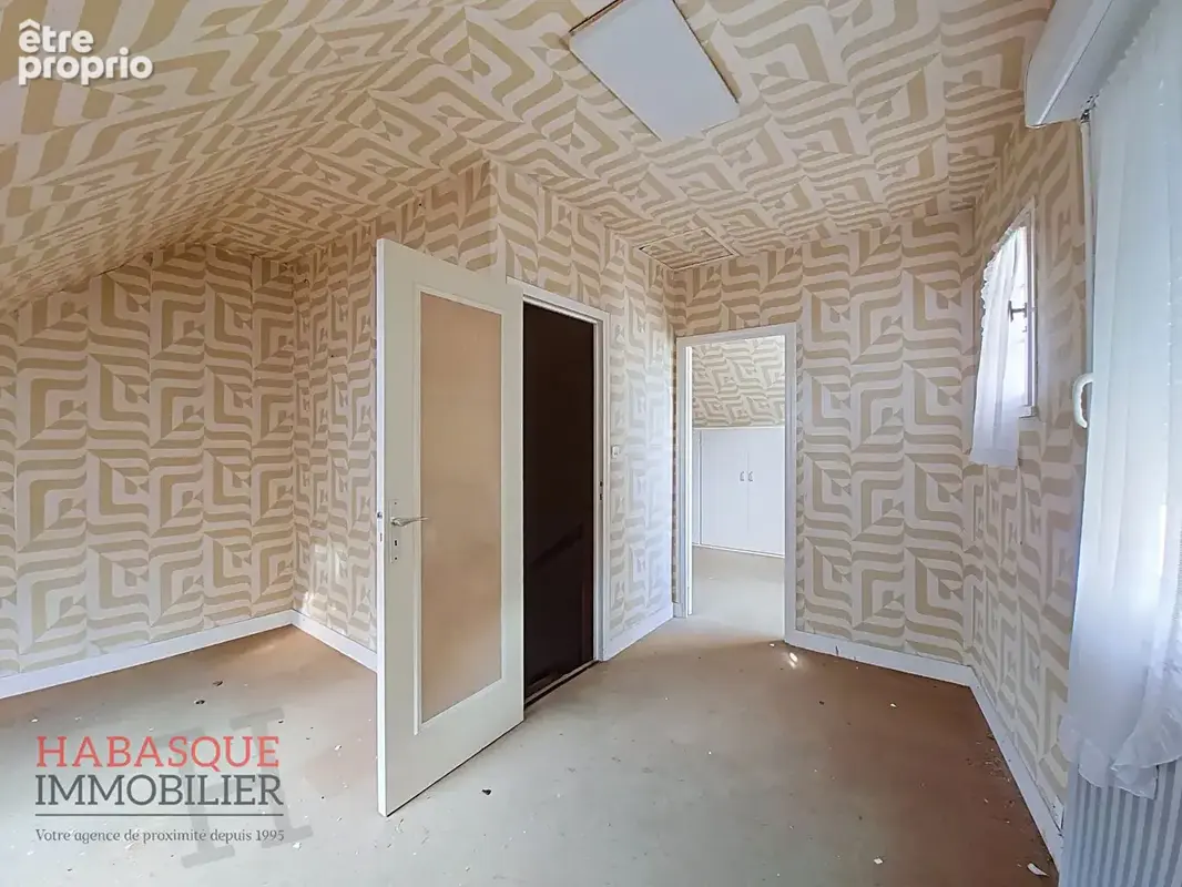 Maison à vendre à Landivisiau - 10 pièces, 195 m², travaux à prévoir - photo 9