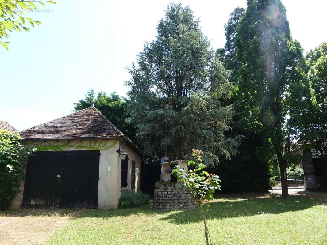 Maison à MONTCENIS