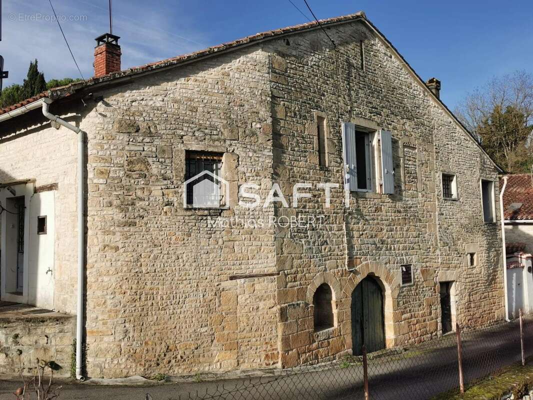 Maison 85 m² à Aussac-Vadalle  - photo 2
