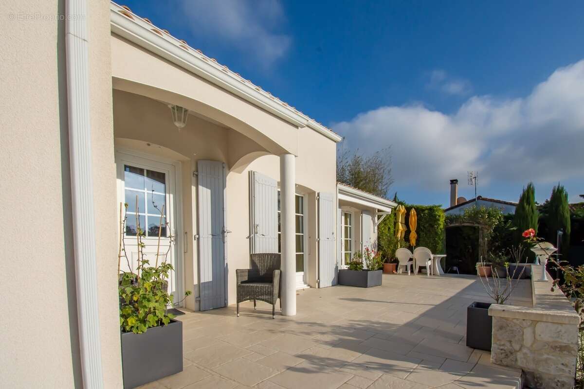 Breuillet – villa avec piscine et vue panoramique sur la campagne - photo 13