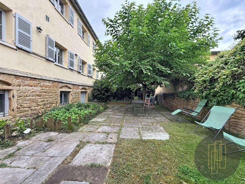 Exclusivité - Liergues Centre Bourg - Loft 5 chambres, 236 m² avec jardin et stationnements - photo 4