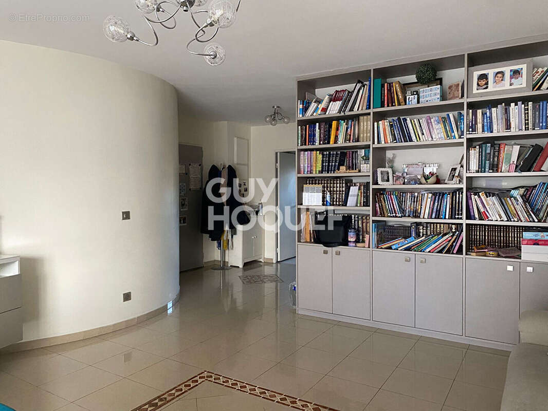 Appartement à LES LILAS