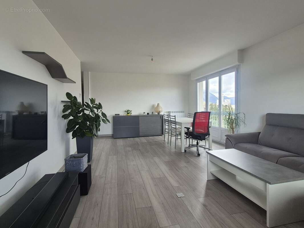 Séjour moderne - Appartement à GRENOBLE