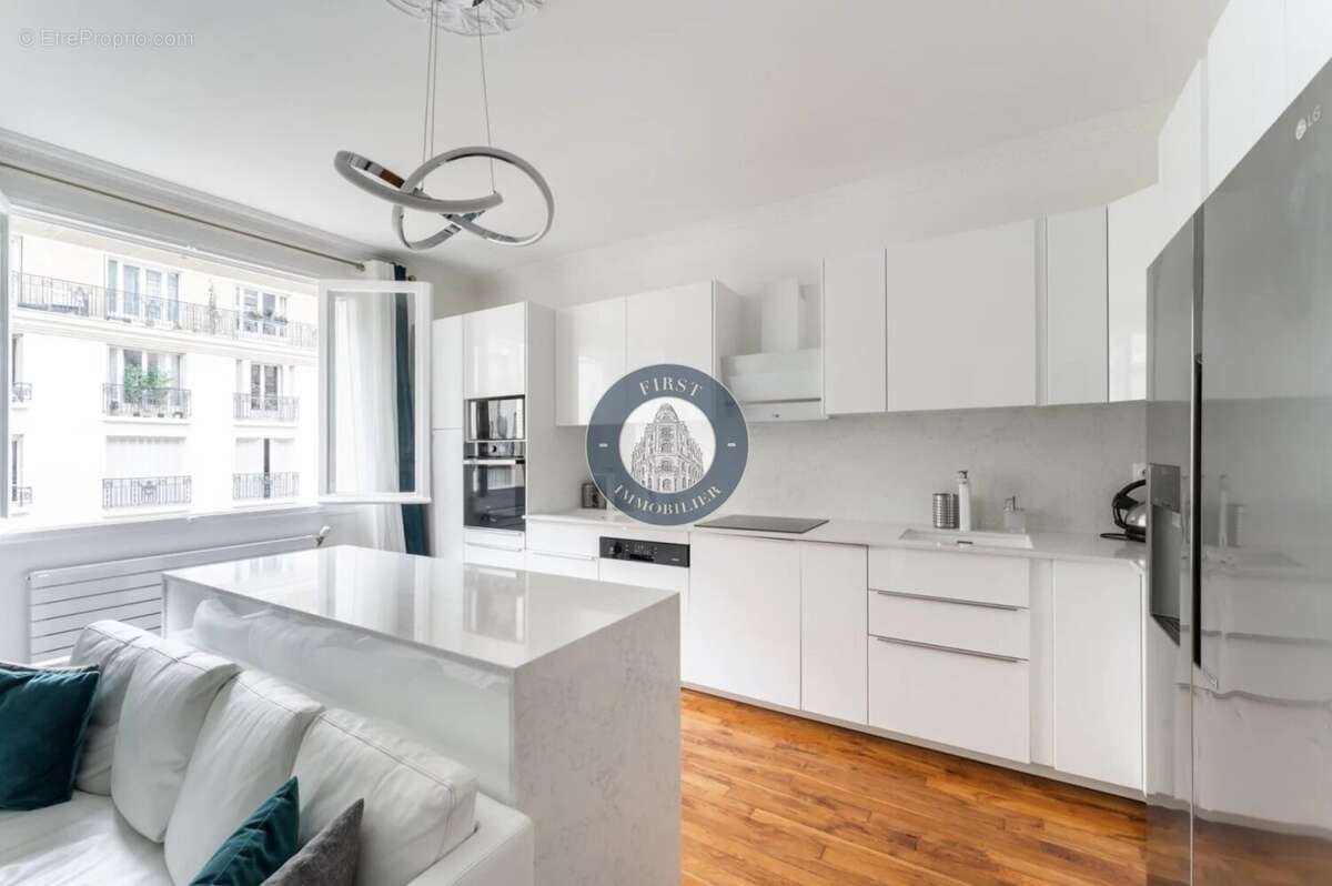 Appartement à PARIS-17E