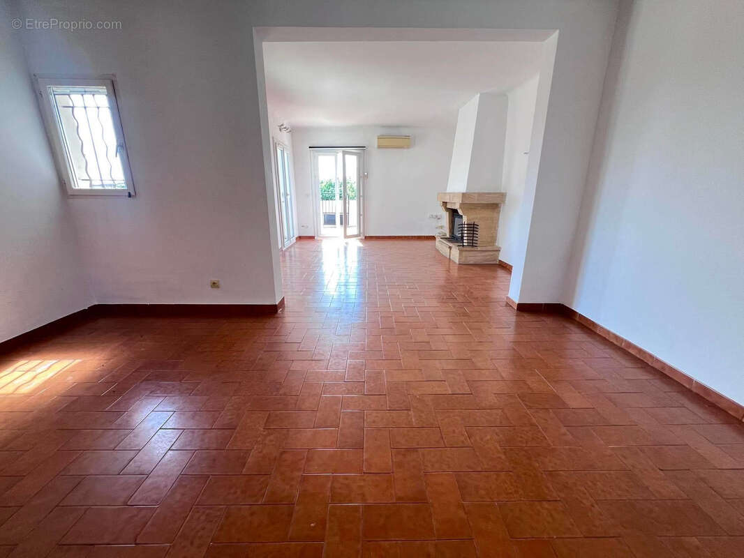 Appartement à FOURQUES