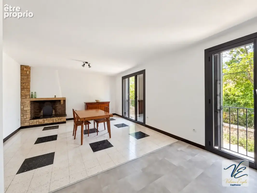 Maison rénovée à Siran – 3 chambres, terrasse, cour et grand garage de 60 m² - photo 4