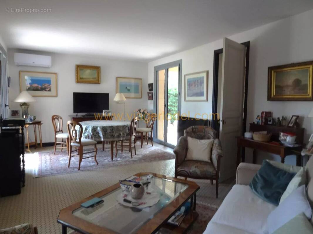 Maison à SAINT-CLEMENT-DE-RIVIERE