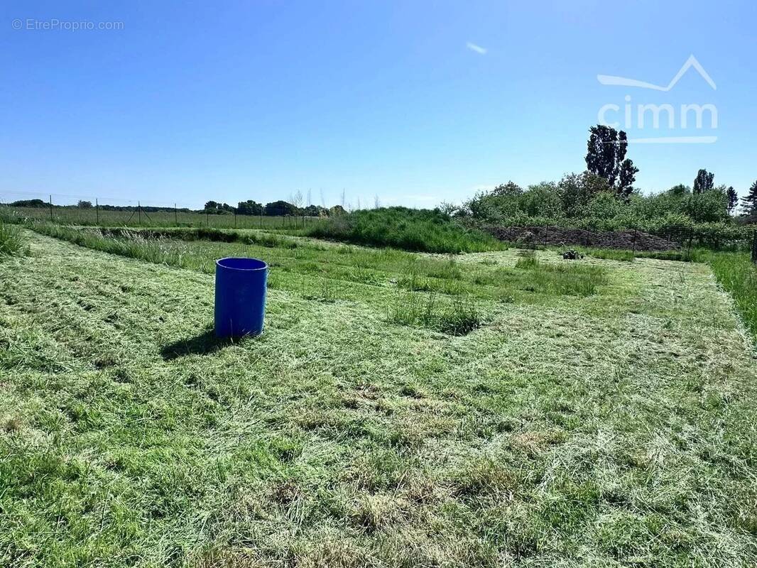 Terrain à FRESNES