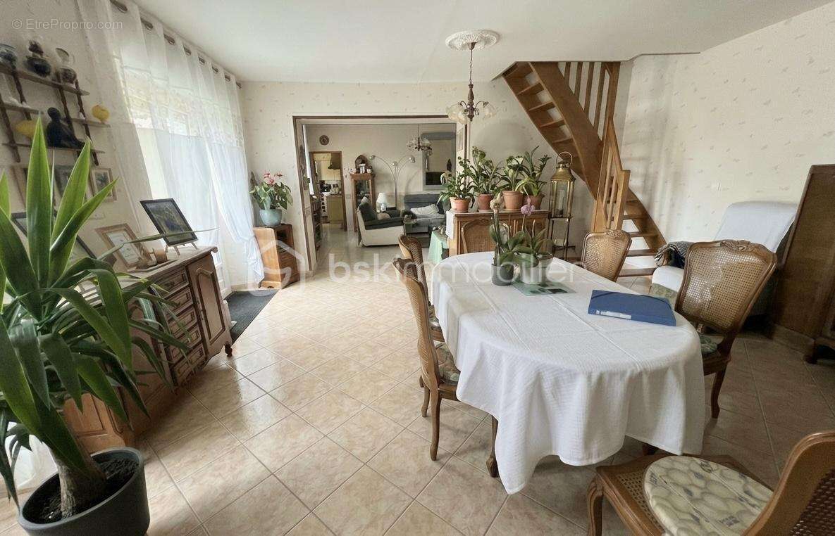 Propriété et bâtiments annexes sur belle parcelle terrain - photo 8