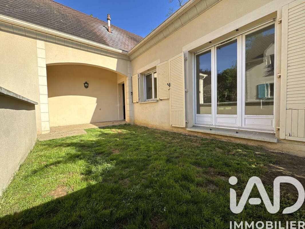 Maison 241 m² à Vauhallan  - photo 7