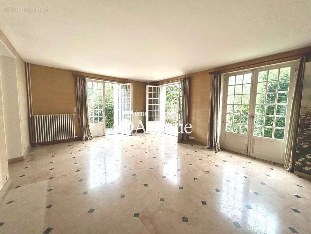 Maison à SAINT-MAUR-DES-FOSSES