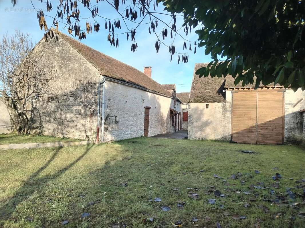 Maison à REMAUVILLE