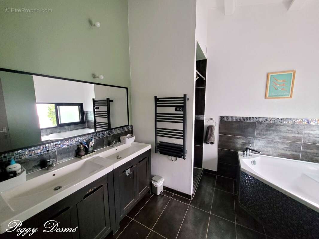 Maison à vendre 6 pièces VILLEDOUX (17) - Elégance et Confort aux portes de La Rochelle - 6 pièces - Piscine - photo 13