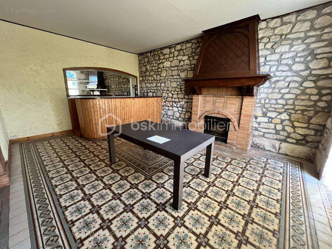 Maison à LA CHAPELLE-MONTLINARD