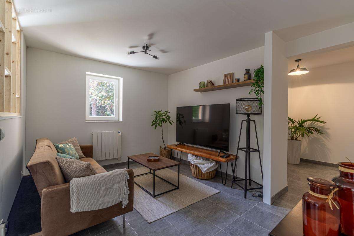 Appartement à SAINT-ETIENNE-DE-TULMONT