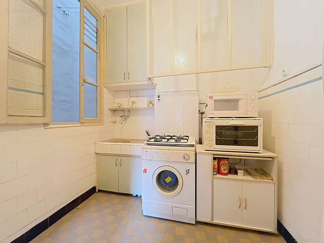 Appartement à MARSEILLE-4E