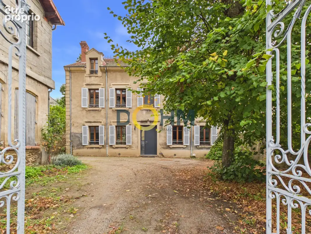 Maison familiale de caractère avec dépendance, jardin et beau potentiel d’aménagement - photo 1