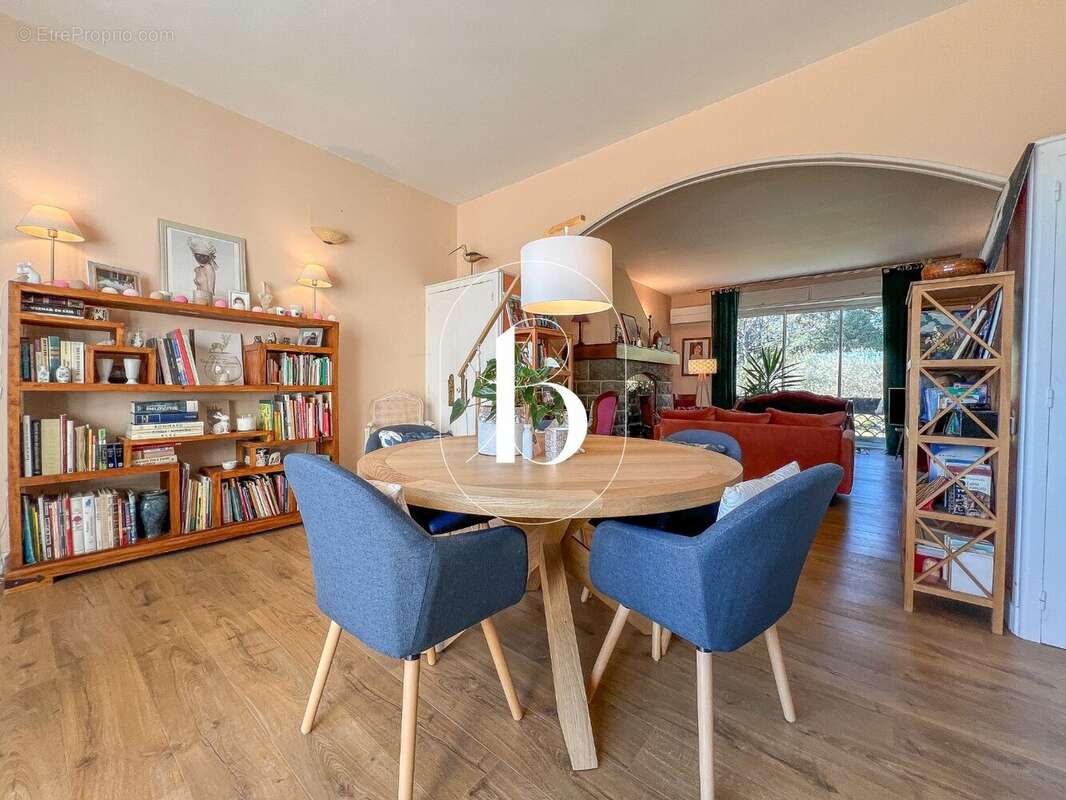 Maison à VALLON-PONT-D'ARC