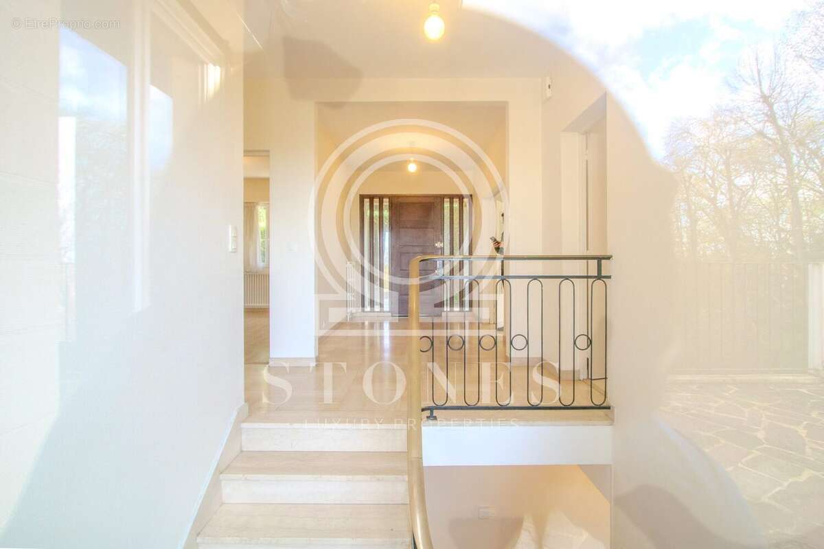 Maison 190 m² à Bougival  - photo 2
