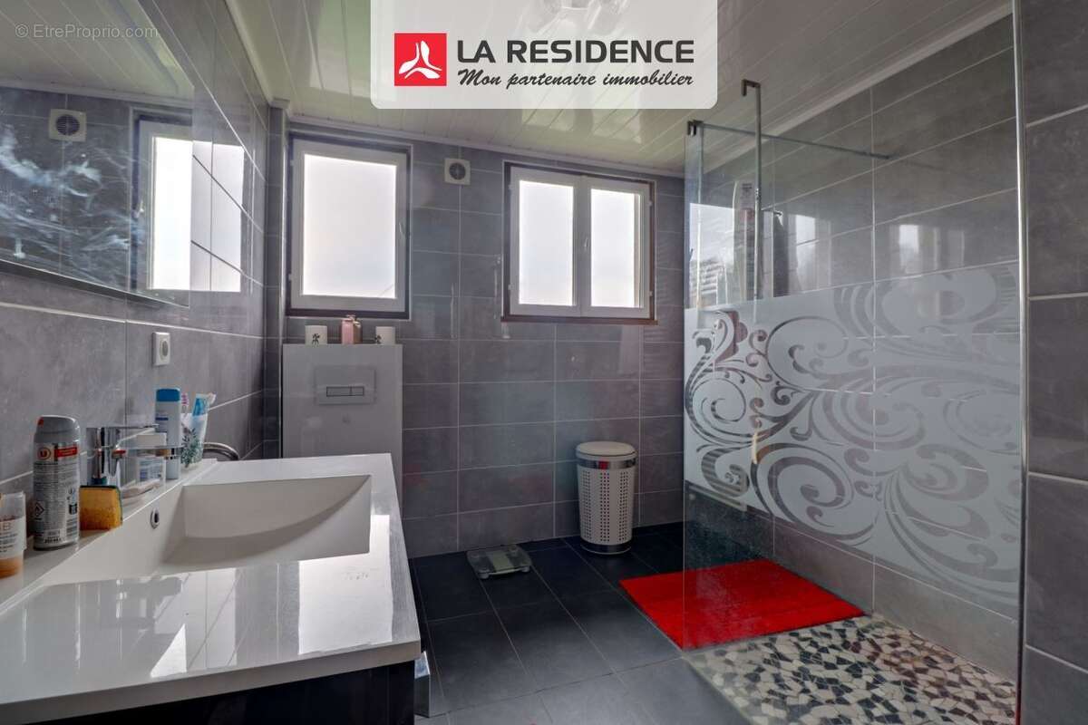 Maison à MAURECOURT