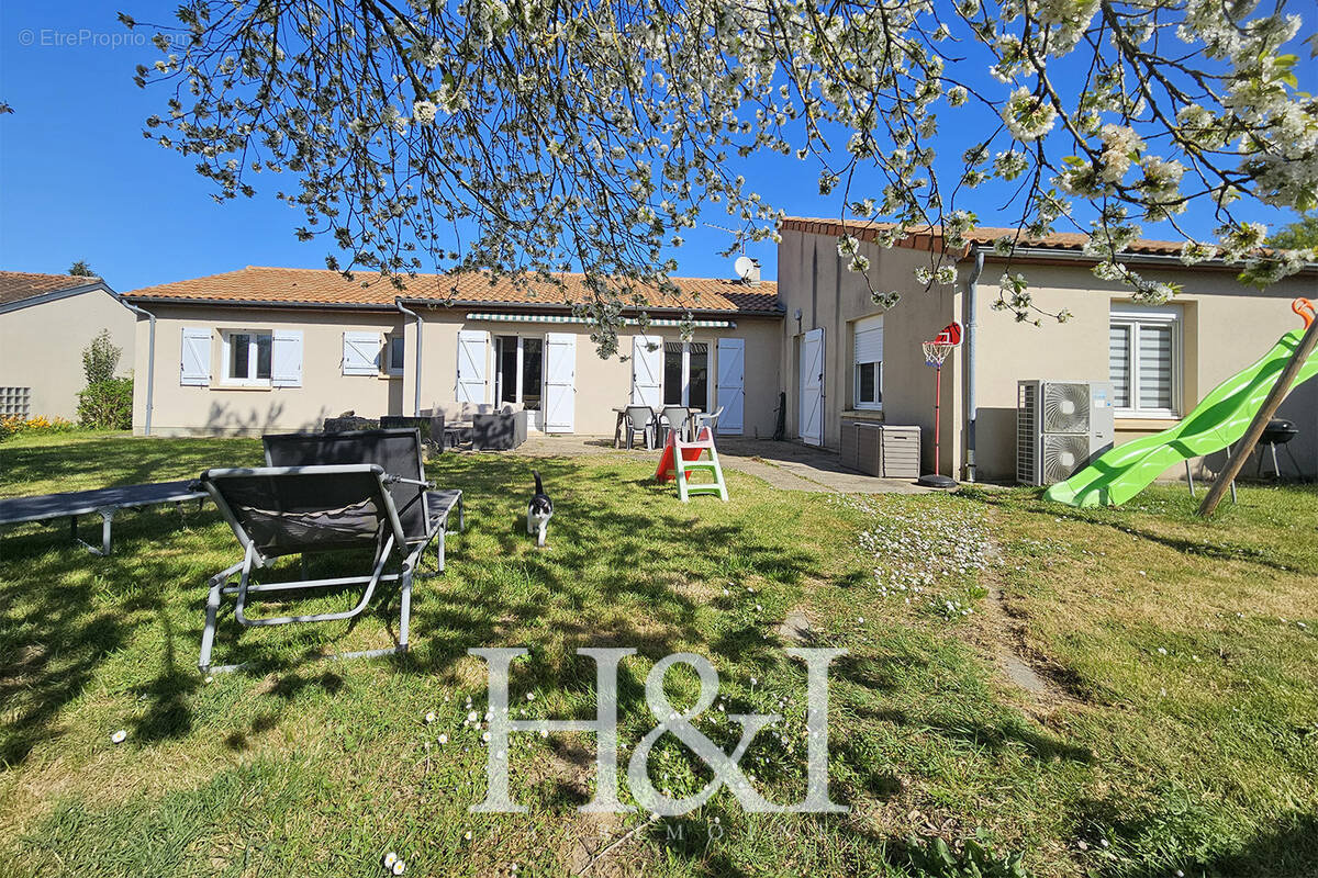 Maison à NIEUIL-L'ESPOIR