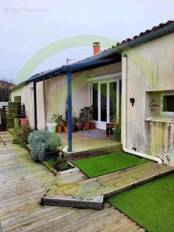 Maison à SAINT-BONNET-SUR-GIRONDE