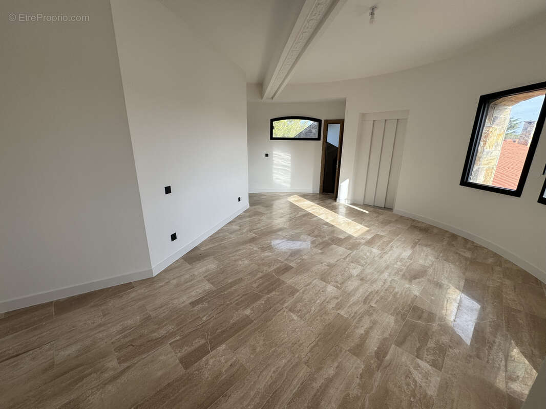 Appartement à CASTELNAU-LE-LEZ