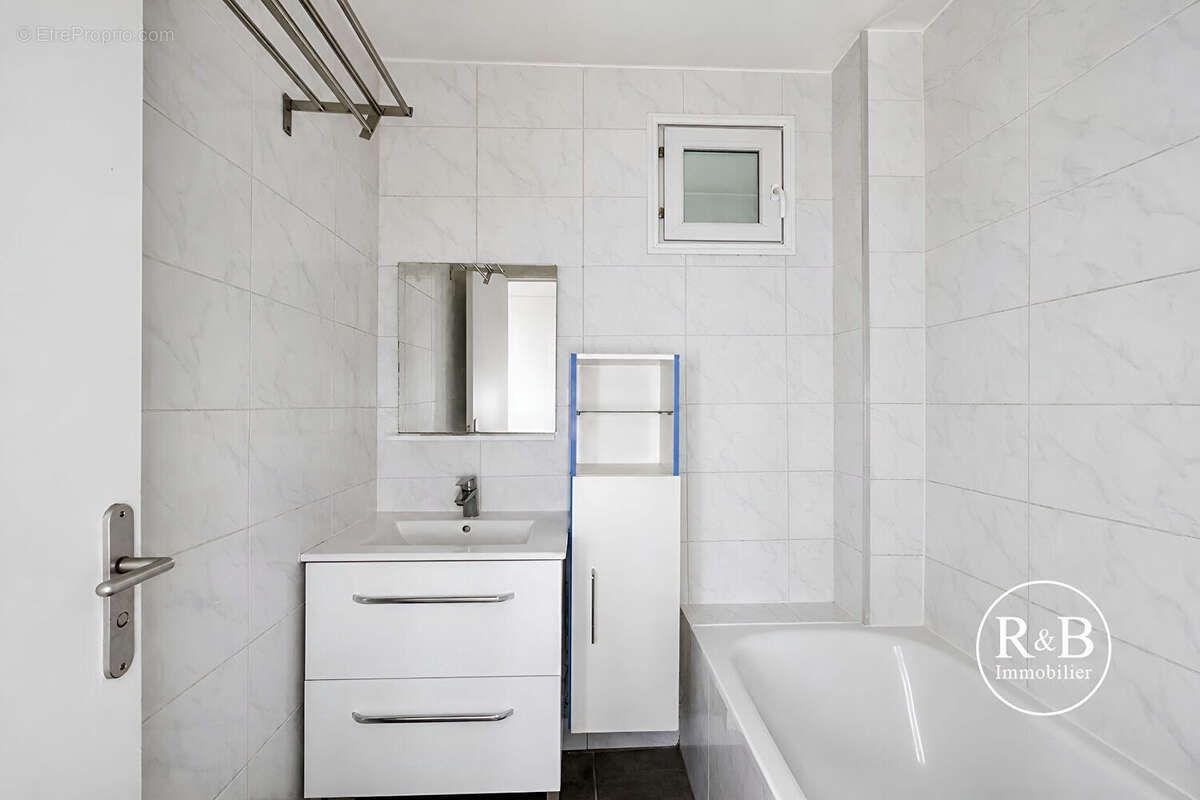 Appartement à LES CLAYES-SOUS-BOIS