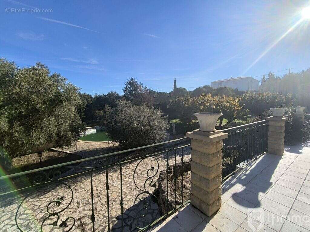 Villa d'exception de 140 m2, jardin de 3096 m2 arborés, et pisci - photo 12