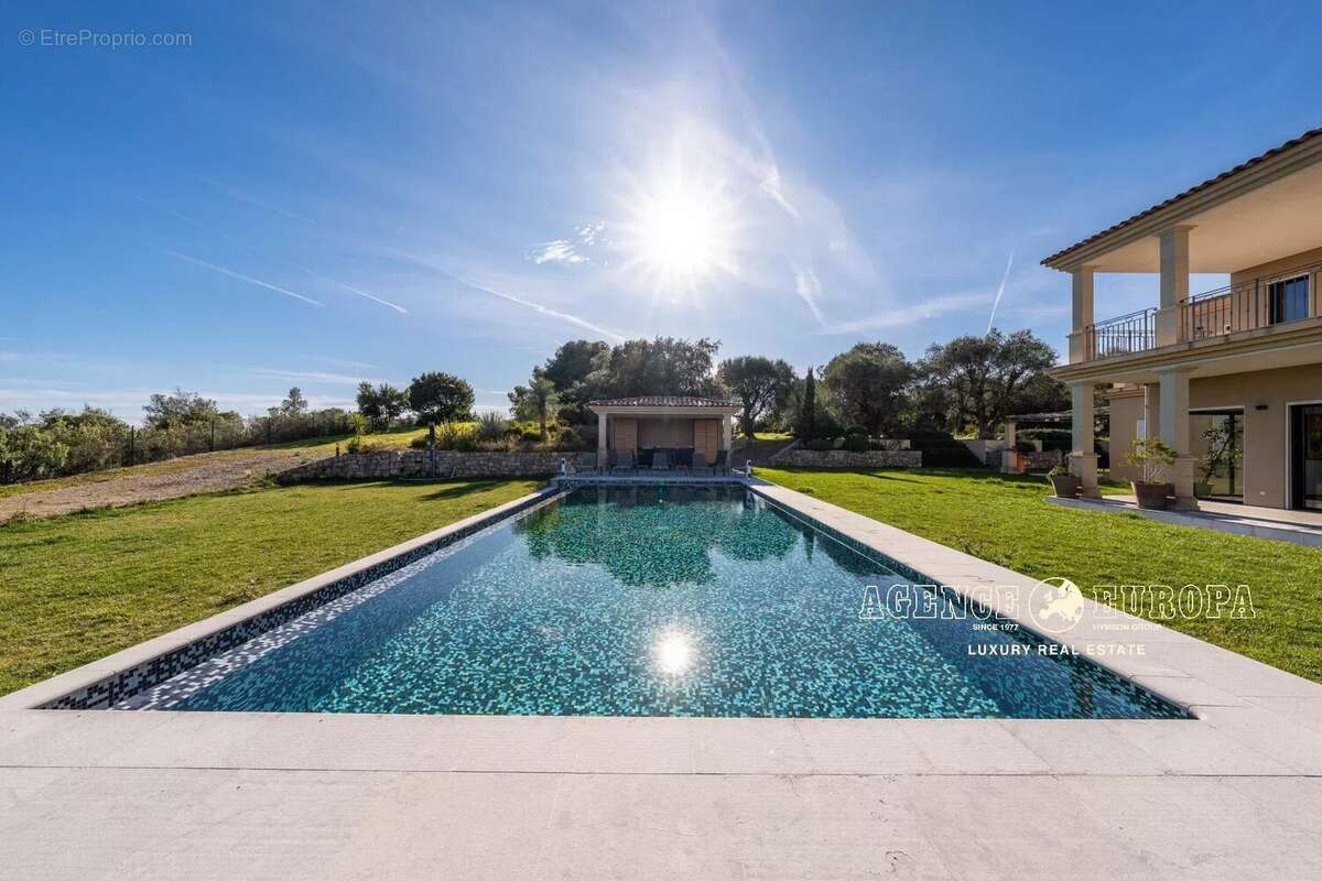 Maison à ROQUEFORT-LES-PINS