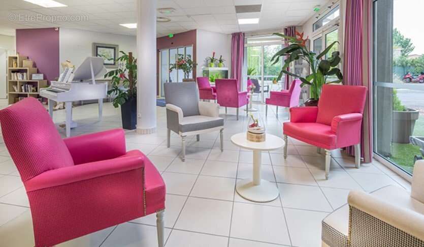 INVESTISSEMENT LOCATIF  Pégomas  Résidence EHPAD Les Jasmins de Cabrol  8.04% de rentabilité - photo 4