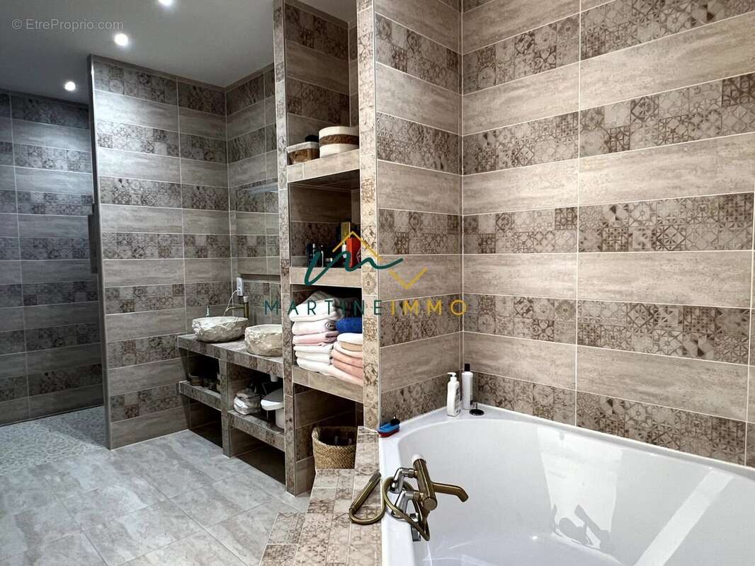 A VENDRE BEAUPUY   Propriété contemporaine de 290 m2 avec de - photo 23