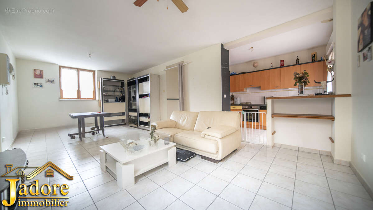 Appatrtement f4 1er etage - photo 4