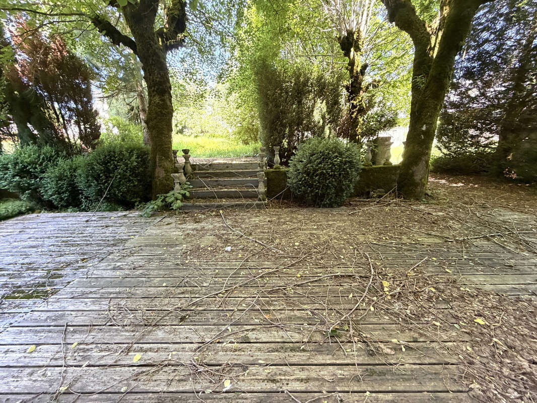 Appartement à EGLISENEUVE-D'ENTRAIGUES