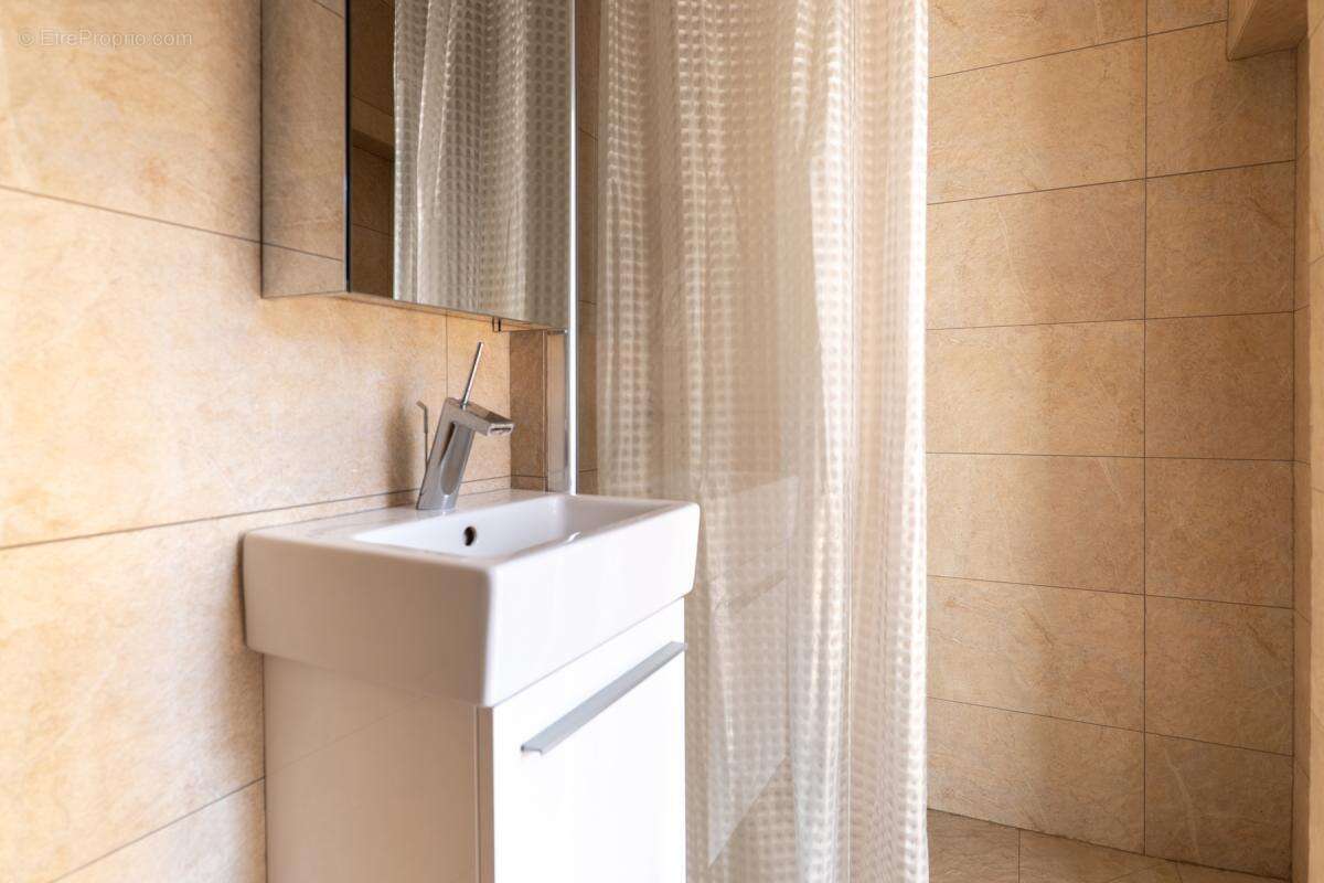 Appartement à PARIS-1E