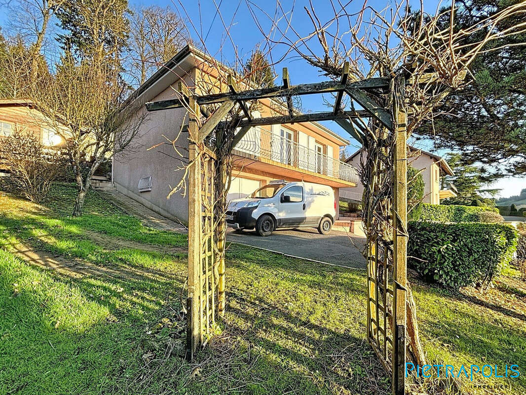 Maison à AMPLEPUIS