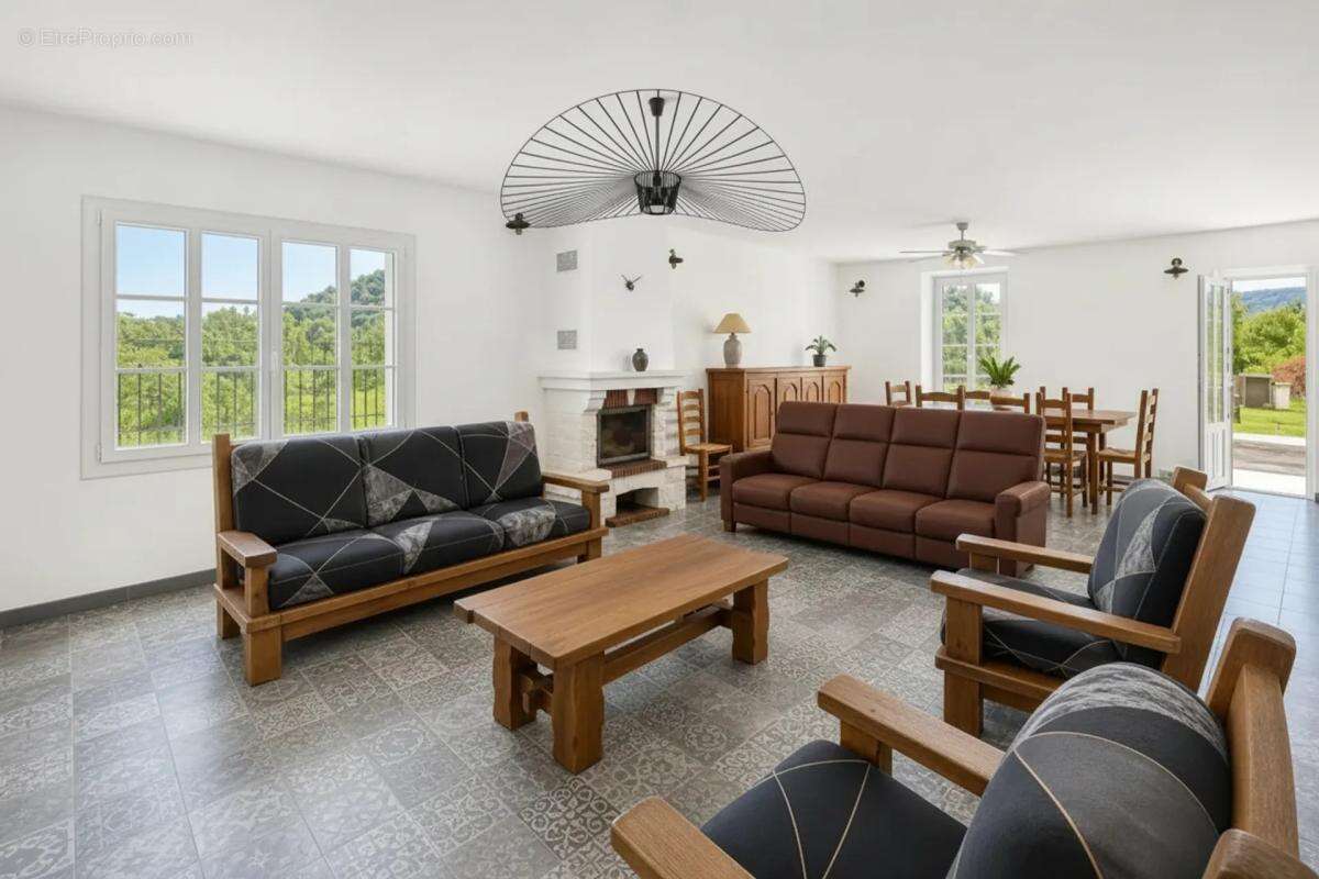 Grande maison familiale de 280 m² avec piscine - photo 2