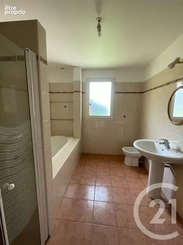 Maison 6 pièces 188 m² à vendre à Les Peintures (33230) - photo 4