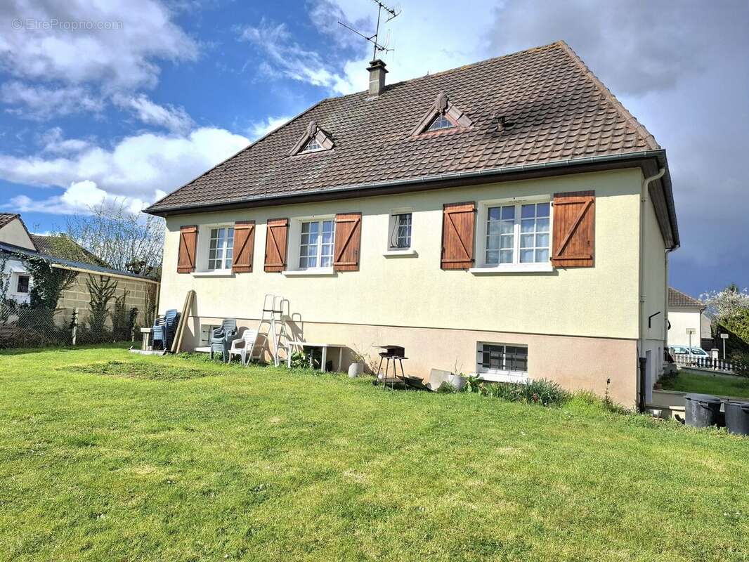 Maison 128 m² à Marolles-Les-Braults  - photo 5