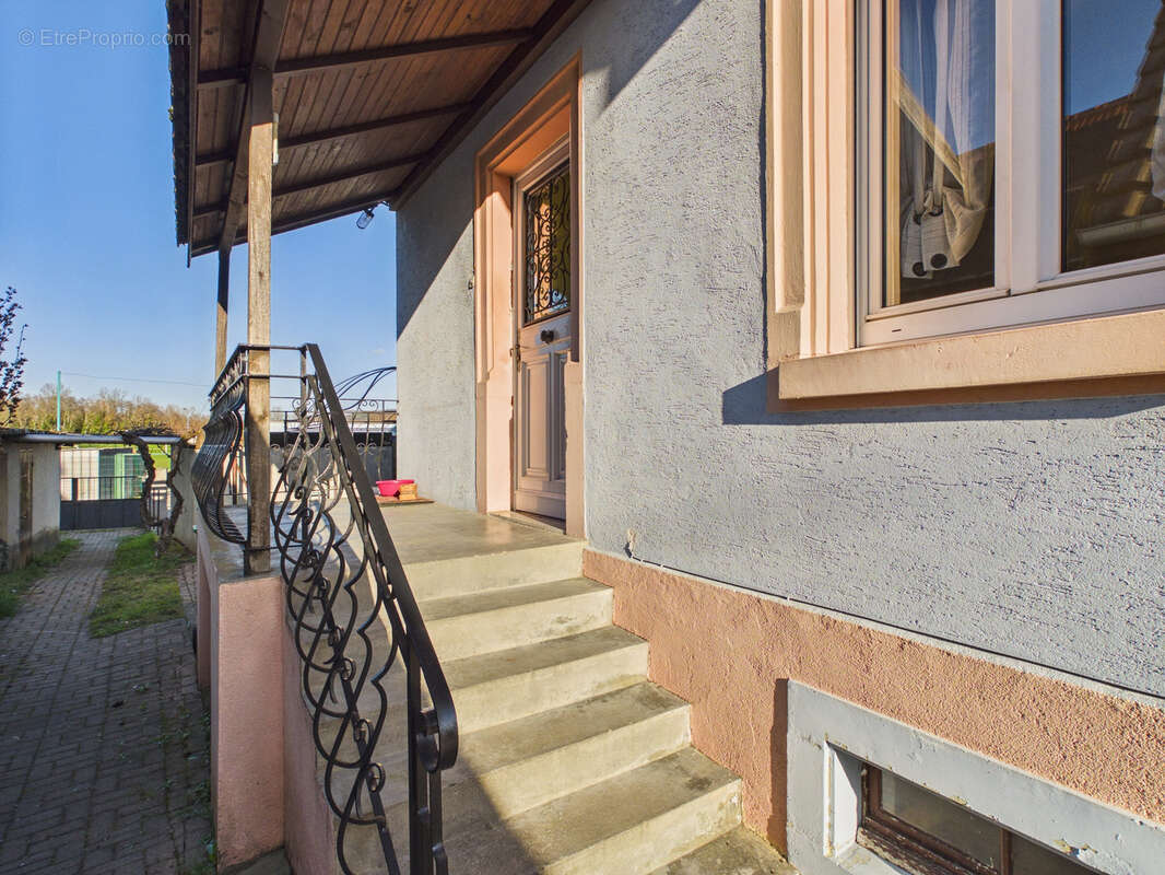 Maison à VILLAGE-NEUF