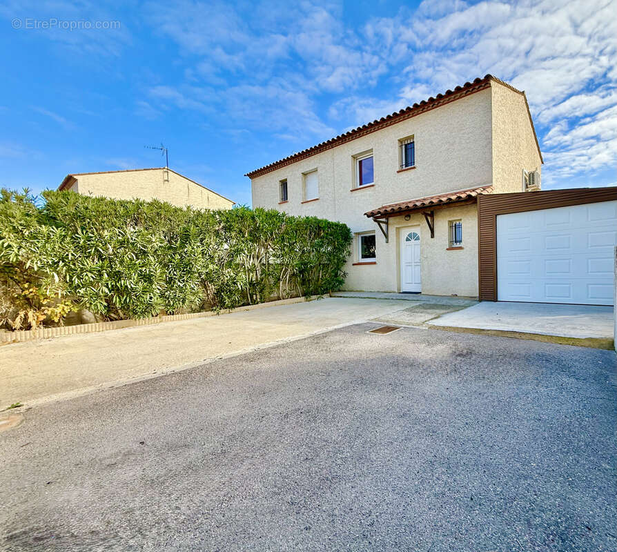 Maison à VIC-LA-GARDIOLE