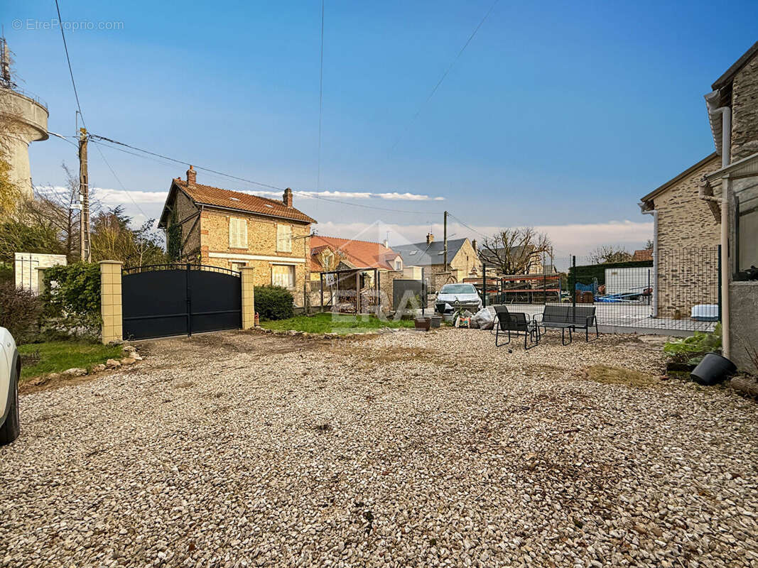 Maison à PARAY-DOUAVILLE