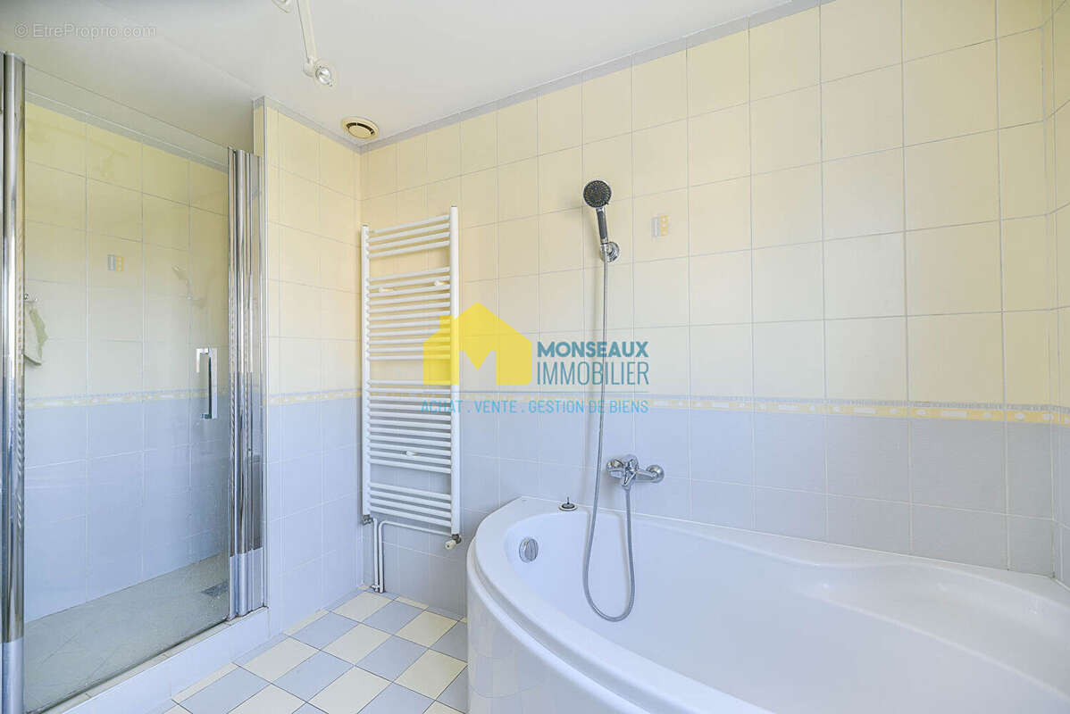 Maison à SAINTE-GENEVIEVE-DES-BOIS