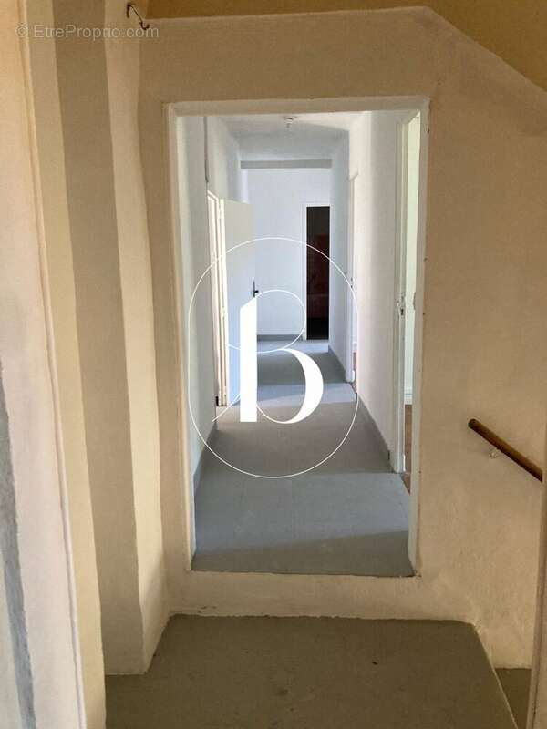 Maison à LAUDUN-L&#039;ARDOISE