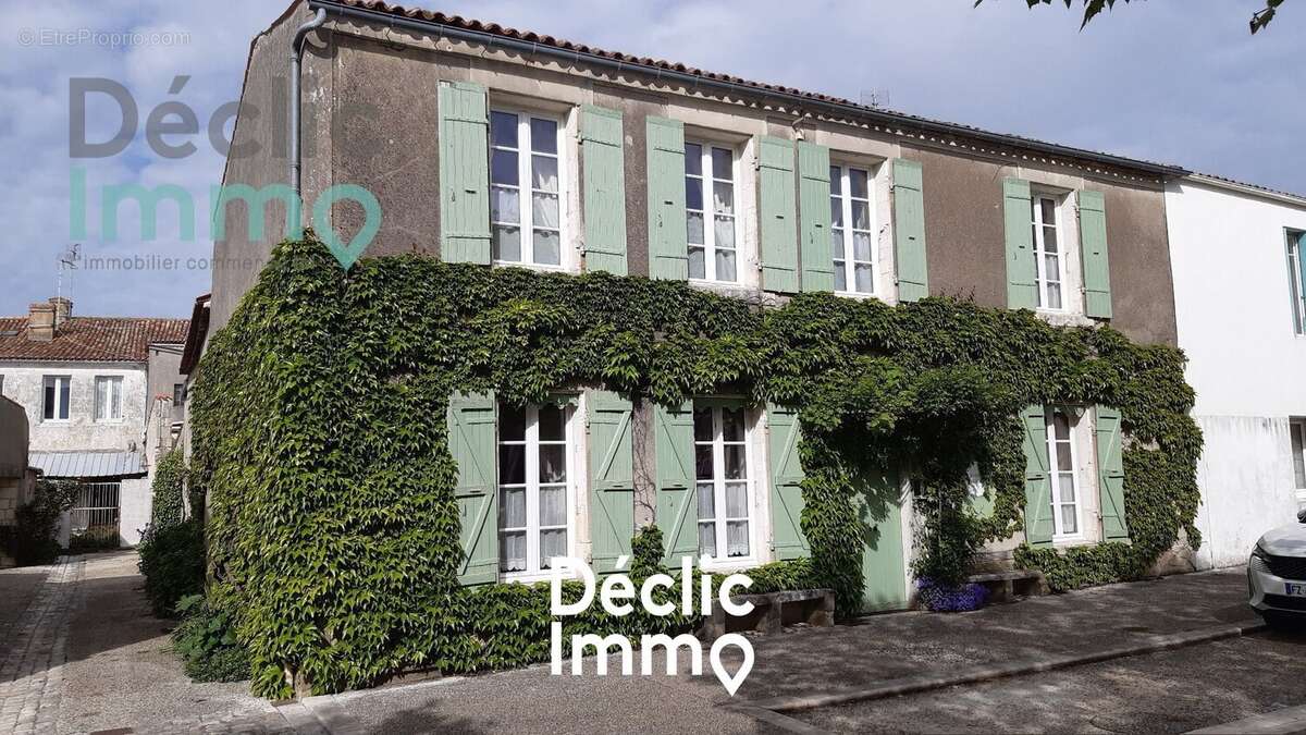 Maison à MARENNES