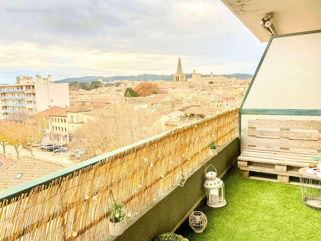 Appartement à BAGNOLS-SUR-CEZE