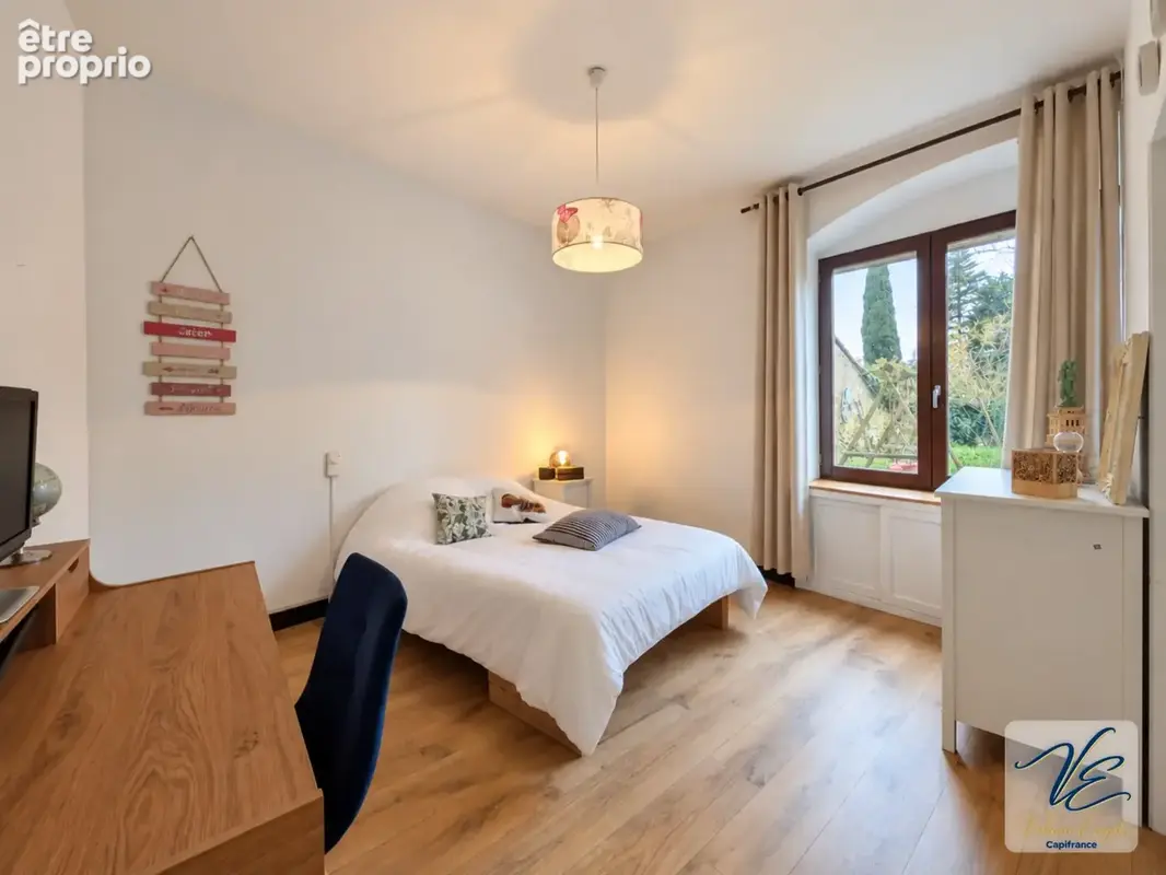 À azille – maison bourgeoise rénovée de 259 m² avec 5 chambres, jardin piscinable, puits et garage - photo 5