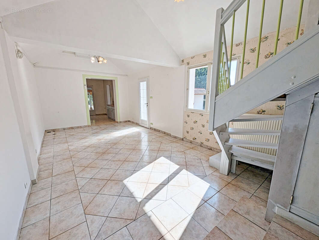Maison familiale proche zone commerciale - photo 7