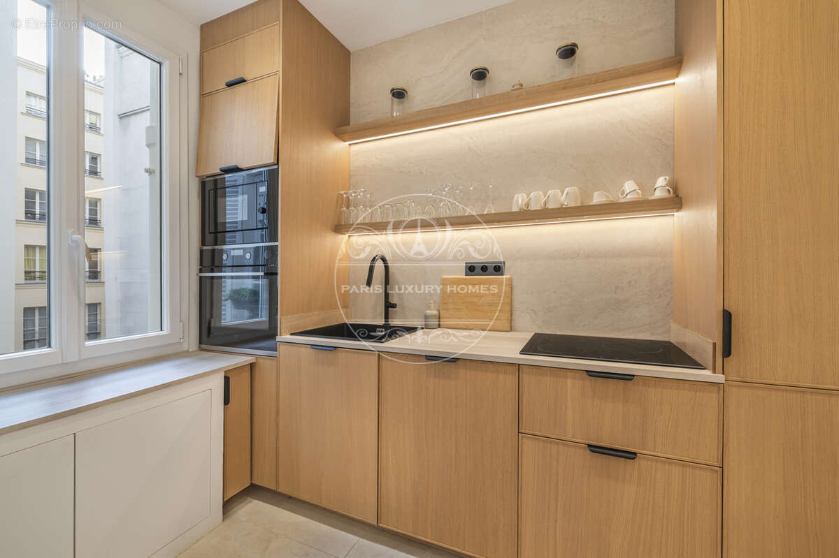 Appartement à PARIS-8E